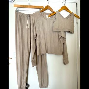 OFFLINE by Aerie Cozy Class Set